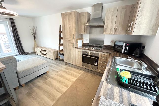 19, Cilgant Ceinwen, Cwmbran photo 4