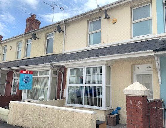 Flat to rent in Suffolk Place, Porthcawl