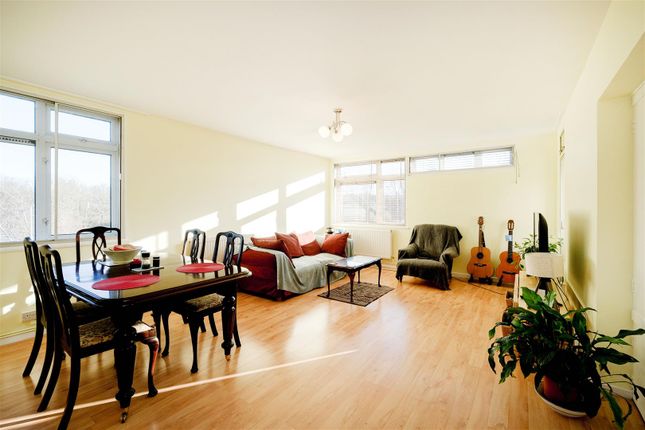 Flat for sale in Snakes Lane East, Woodford Green