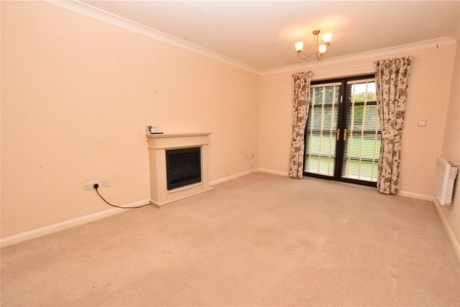 Apartment 8, Oakford Court,, Newshaw Lane, Glossop photo 2