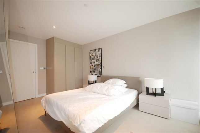 Flat for sale in Bezier Apartments, 91 City Road, Old Street, Shoreditch, London