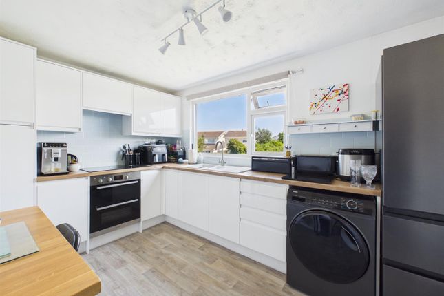 10B, Skomer Close, Porthcawl photo 3