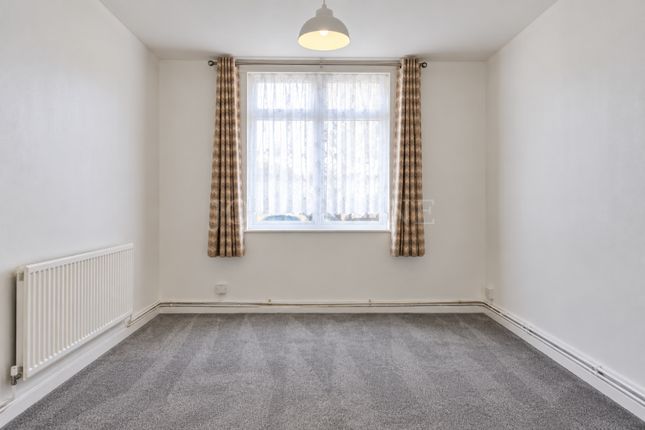 3, Felspar Close, London photo 4
