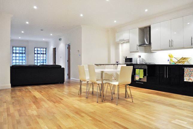 Thumbnail Flat to rent in Pitfield Street, London