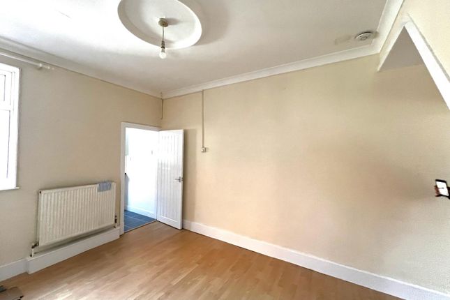 Terraced house to rent in Linton Street, Leicester