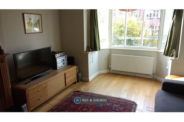 Flat to rent in Mount View Road, London
