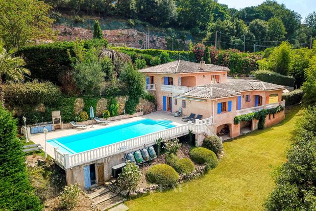 Villa for sale in Bagnols-En-Forêt, 83600, France