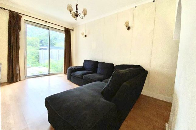 129, Slough Road, Berks photo 4