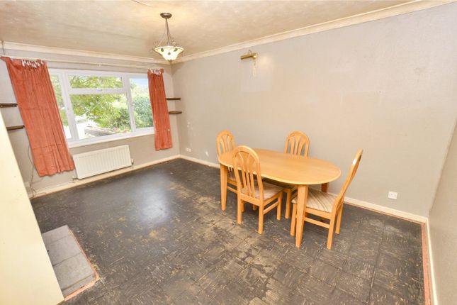 27, Heathfield Way, Ferndown photo 2