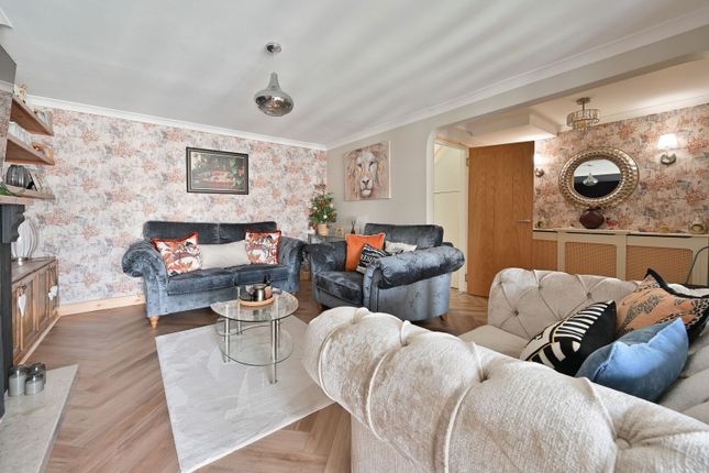 Chesham Way, Watford photo 4