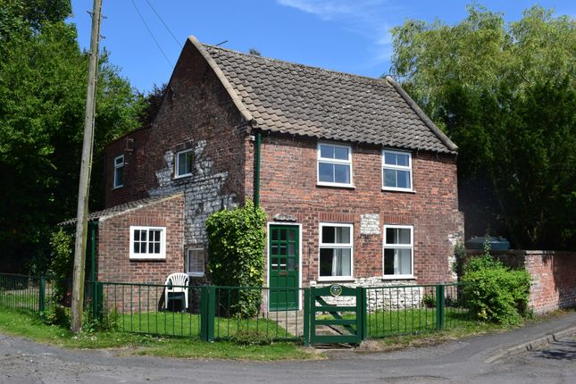 Thumbnail Cottage to rent in Pondside, Wootton