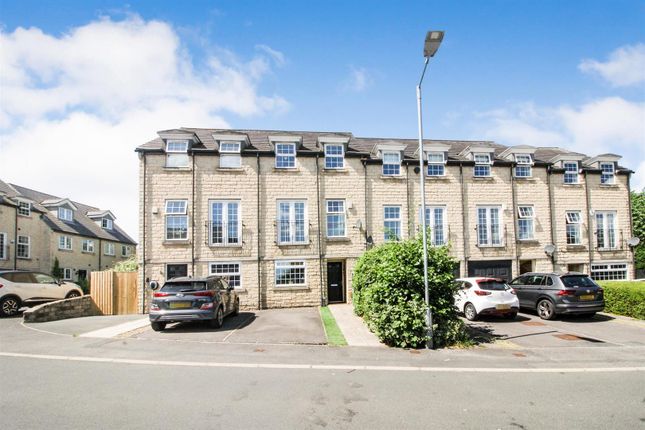 Thumbnail Town house for sale in Far Highfield Close, Idle, Bradford