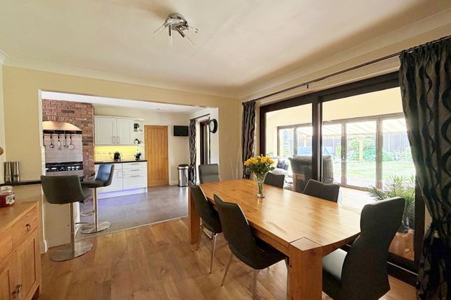 43, Bullimore Grove, Kenilworth photo 2