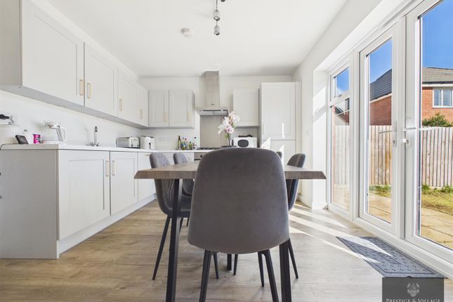 3, Venture Croft, Henlow photo 2