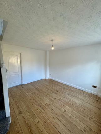 5, Carland Close, Liverpool photo 3
