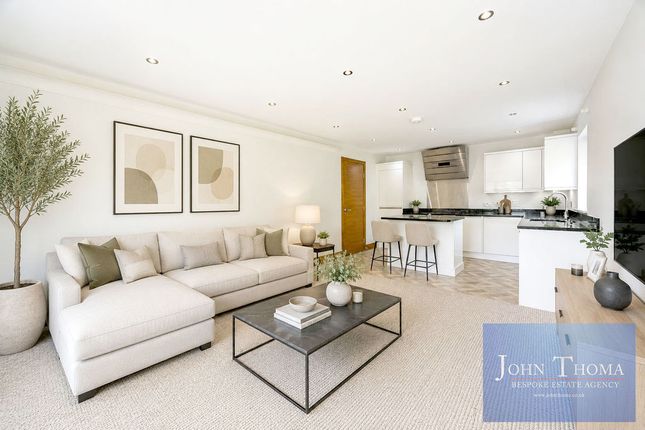 Apartment 11, Woolston Manor, Chigwell photo 2