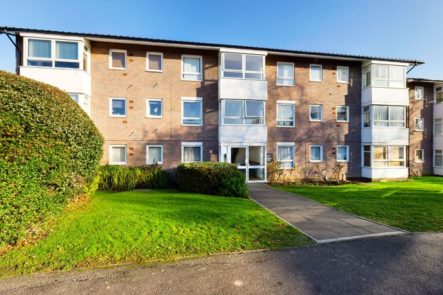 Thumbnail Flat for sale in Southwood Close, Worcester Park
