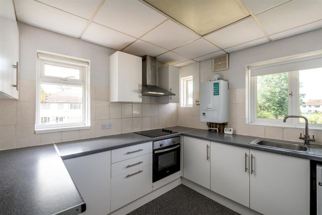 7, Meadowcroft Close, Horley photo 4