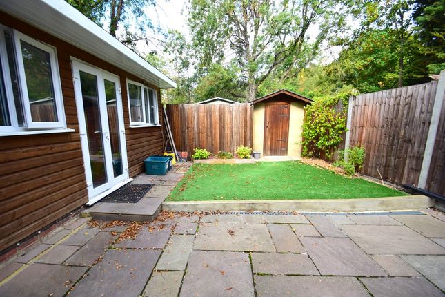 190, Runnymede, London photo 2