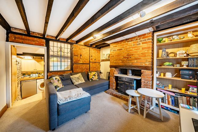 5, Vicarage Lane, Farnham photo 2