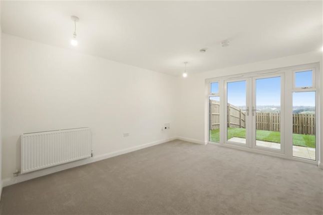 50, Monmouth Drive, Burleyfields photo 4