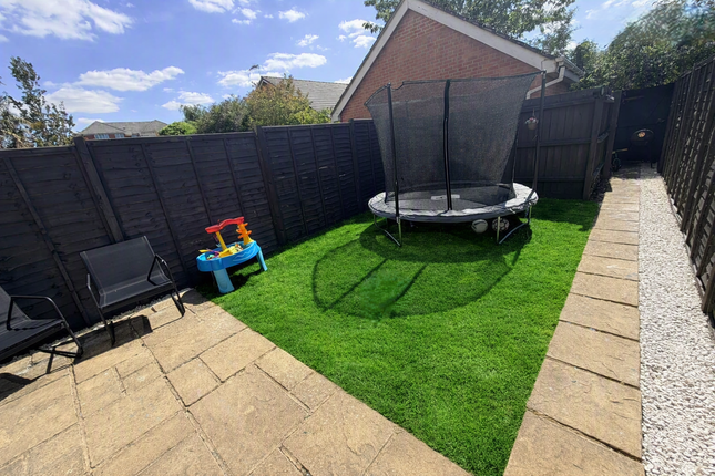 66, Oriel Close, Milton Keynes photo 4