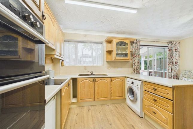 205 Abbotts Drive, Stanford-Le-Hope photo 2