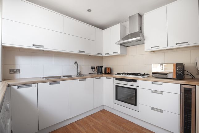 Flat 5, 9, Kingston Hill, Kingston Upon Thames photo 2