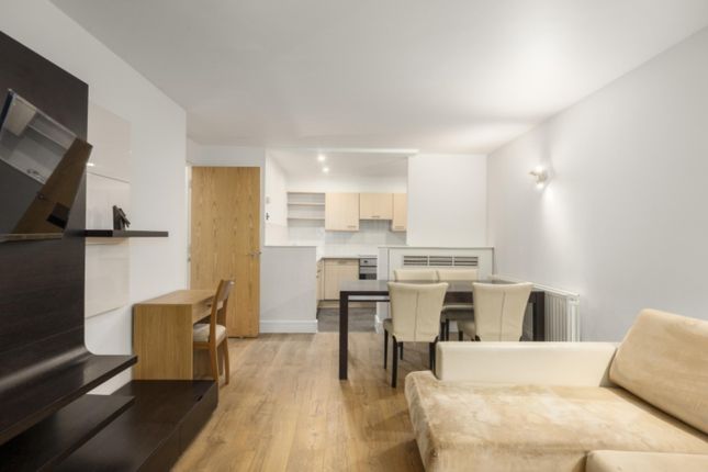 Flat to rent in Consort Rise House, 199-203 Buckingham Palace Road, Belgravia, London