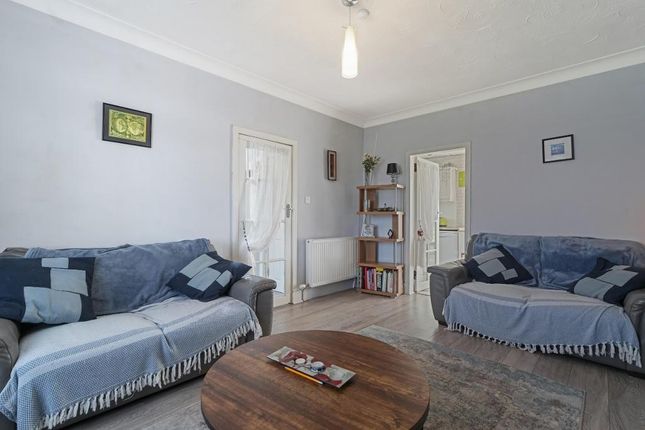 72, Weirwood Avenue, Garrowhill photo 4