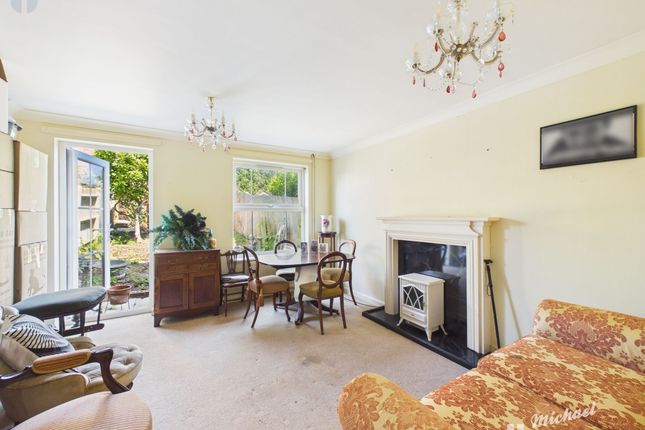 3, Bowler Road, Aylesbury, Buckinghamshire photo 2