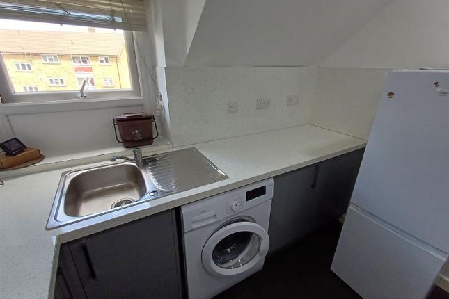 White Lion, Flat 8, 10/12, Cowbridge Road West, Cardiff photo 4