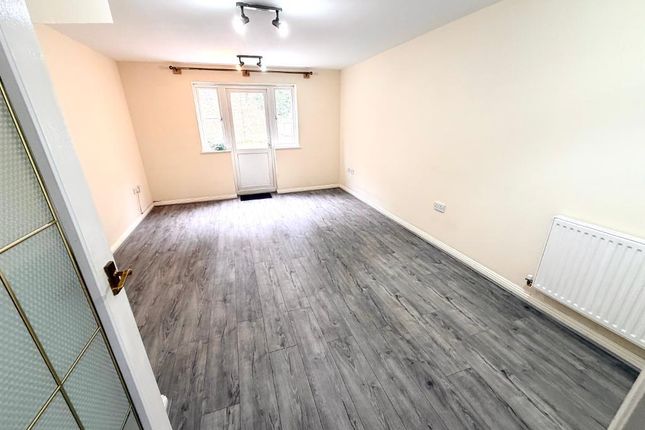 24, Vulcan Close, Beckton photo 3