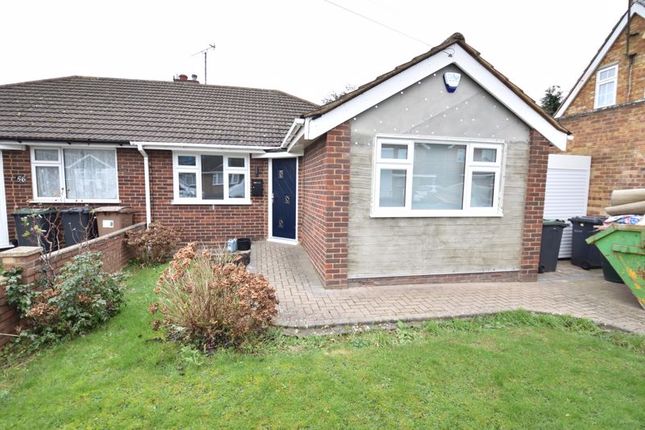 3 bed bungalow to rent in Vincent Road, Luton LU4