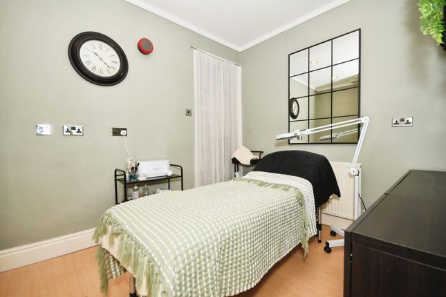 Salon - Massage Room 02.Jpg