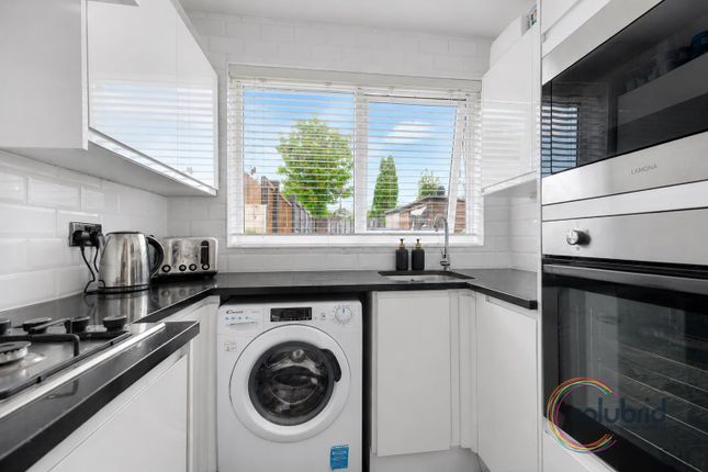 12, Erith Crescent, Romford photo 4