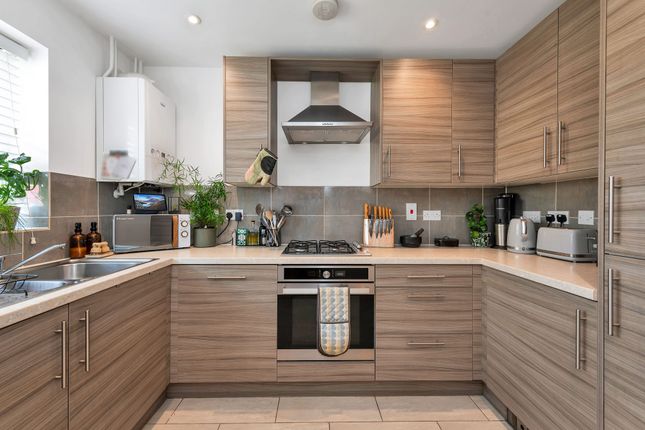 10 Poppy Crescent, Royston photo 2
