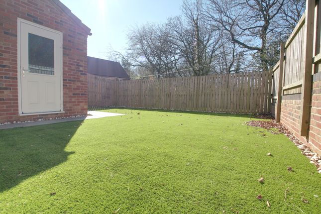 10, Woodlands Grove, Leeds photo 4