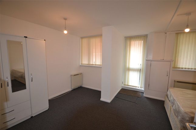 6, Bruckner Street, London photo 2