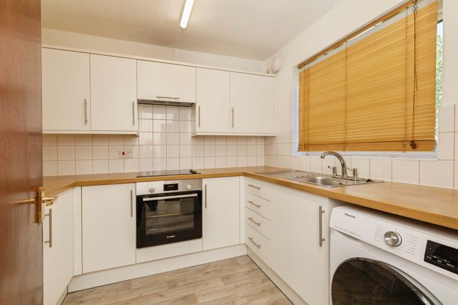 45, Whitley Mead, Bristol photo 4