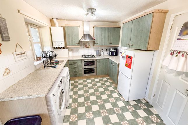 20, Yr Helfa, Chirk photo 3