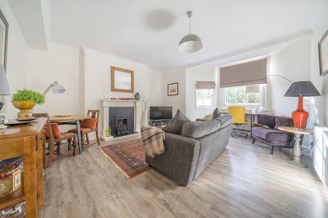 Flat to rent in The Barons, St Margarets, Twickenham