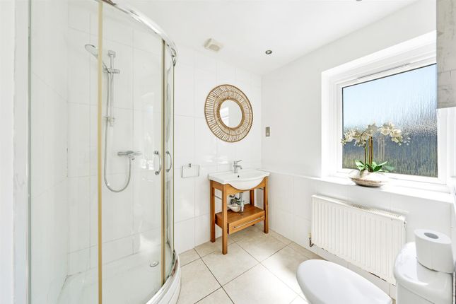 Shower Room.Jpg