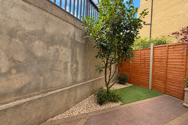 1a,Flat 1, Caxton Road, London photo 4