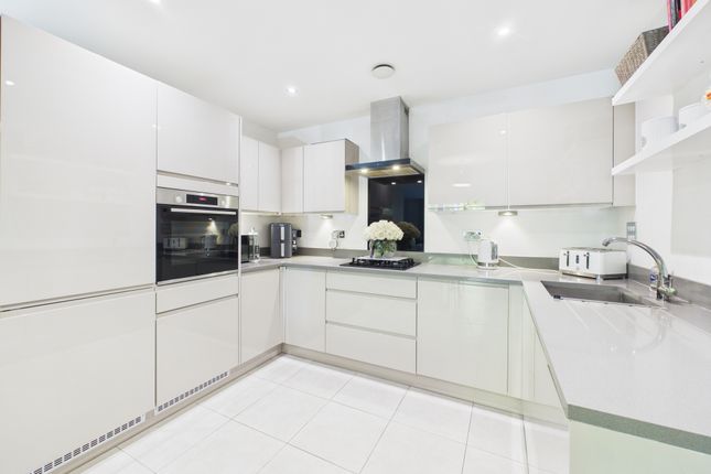 2 The Pines, Amersham Road, High Wycombe photo 4