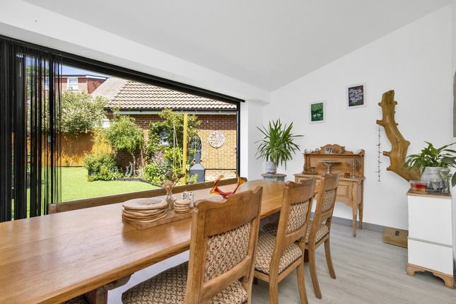 22, Agincourt Drive, Sarisbury Green, Southampton photo 3