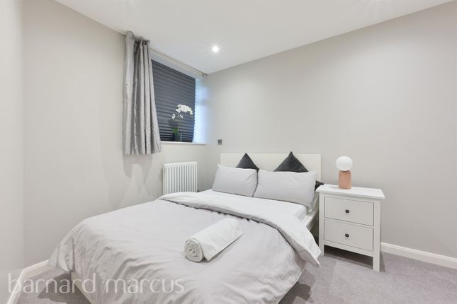 Flat for sale in Miles Road, Epsom