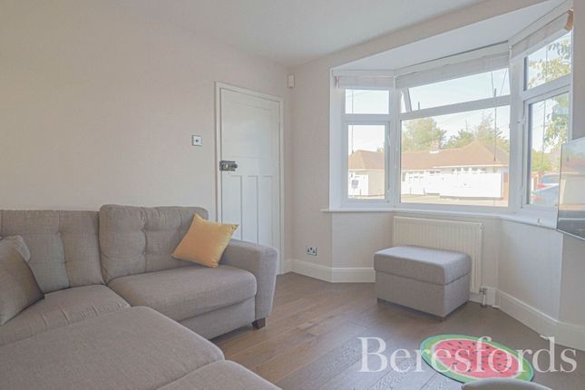26, Baddow Hall Crescent, Chelmsford photo 2