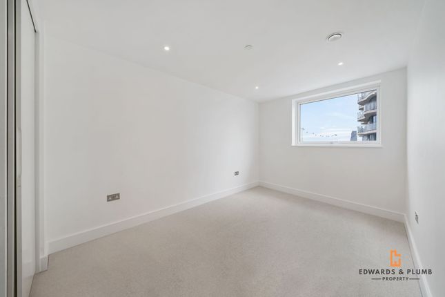 Flat for sale in Western Gateway, London