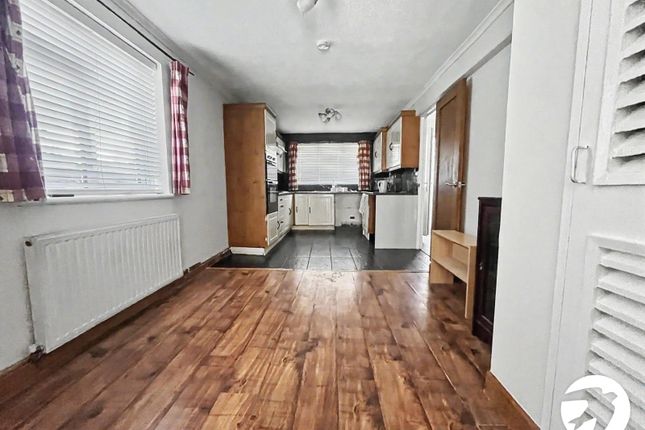 9, Barnett Close, Erith photo 2